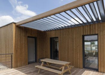 Terrasse extérieure intégrée à la construction du siège social